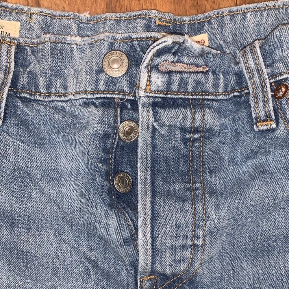 Levi's Women's Wedgie shorts W29 Bleached Denim Shorts Distressed SUMMER STYLE - Picture 4 of 9
